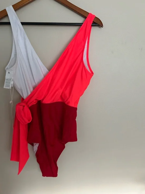 NWT Cupshe Colorblock One-Shoulder Swimsuit in Neon Pink, White & Red - Picture 5 of 6